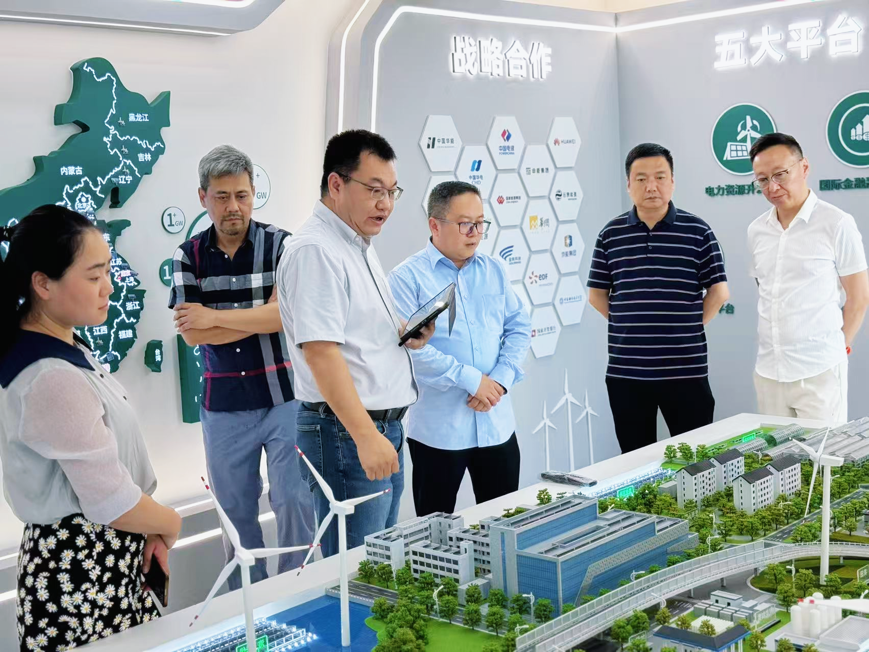 豐都縣“油茶+光伏”項目： 點亮綠色能源新路徑，共繪鄉村振興新畫卷